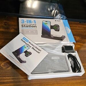 Black 3-in-1 Wireless Charging Station Smartphone Earbuds & Smartwatch NWT